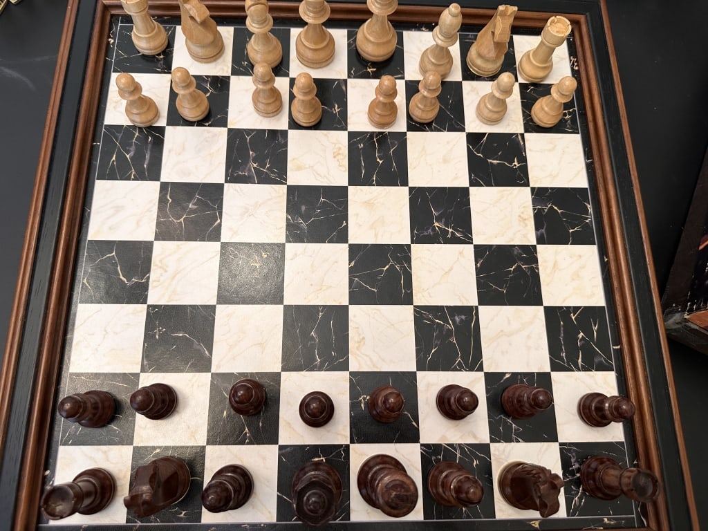 Rare Franklin Mint Official FIDE World Federations Chess Board COA And Pieces Revenue: Rare Franklin Mint Official FIDE World Federation Chess Board COA And Pieces Revenue . provenance .private chess collector.For condition report please contact E-mail :(antiquesyorkville@gmail.com) pho