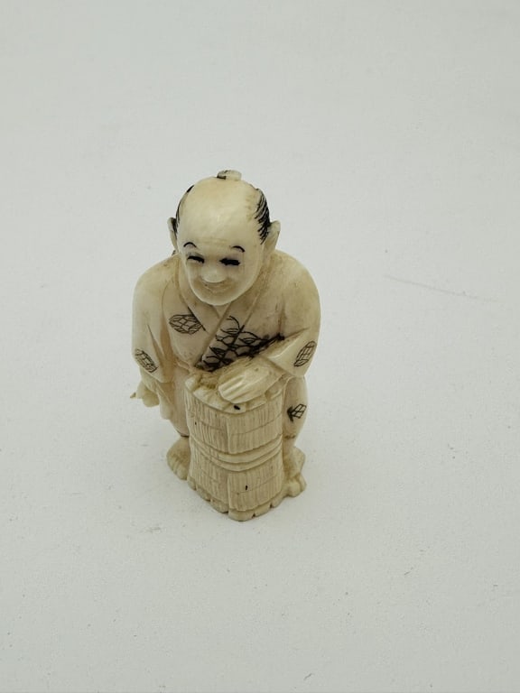 19 th Chinese japan netsuke hard carved (1 of 3)