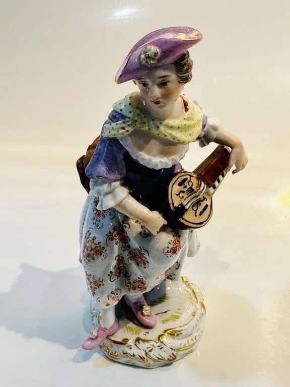 19 th Antique Meissen figurine Porcelain Antique Meissen figurine Porcelain: 19 th Antique Meissen figurine Porcelain Antique Meissen figurine Porcelain For condition report please contact E-mail :(antiquesyorkville@gmail.com ) phone:(+647-671-4495) Thanks Yorkville Auction...