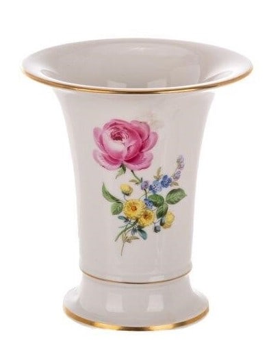 MEISSEN PORCALIN VASE MEISSEN PORCALIN VASE: MEISSEN PORCALIN VASE For condition report please contact E-mail :(antiquesyorkville@gmail.com ) phone:(+647-671-4495) Thank you Yorkville Auction Appraisals...
