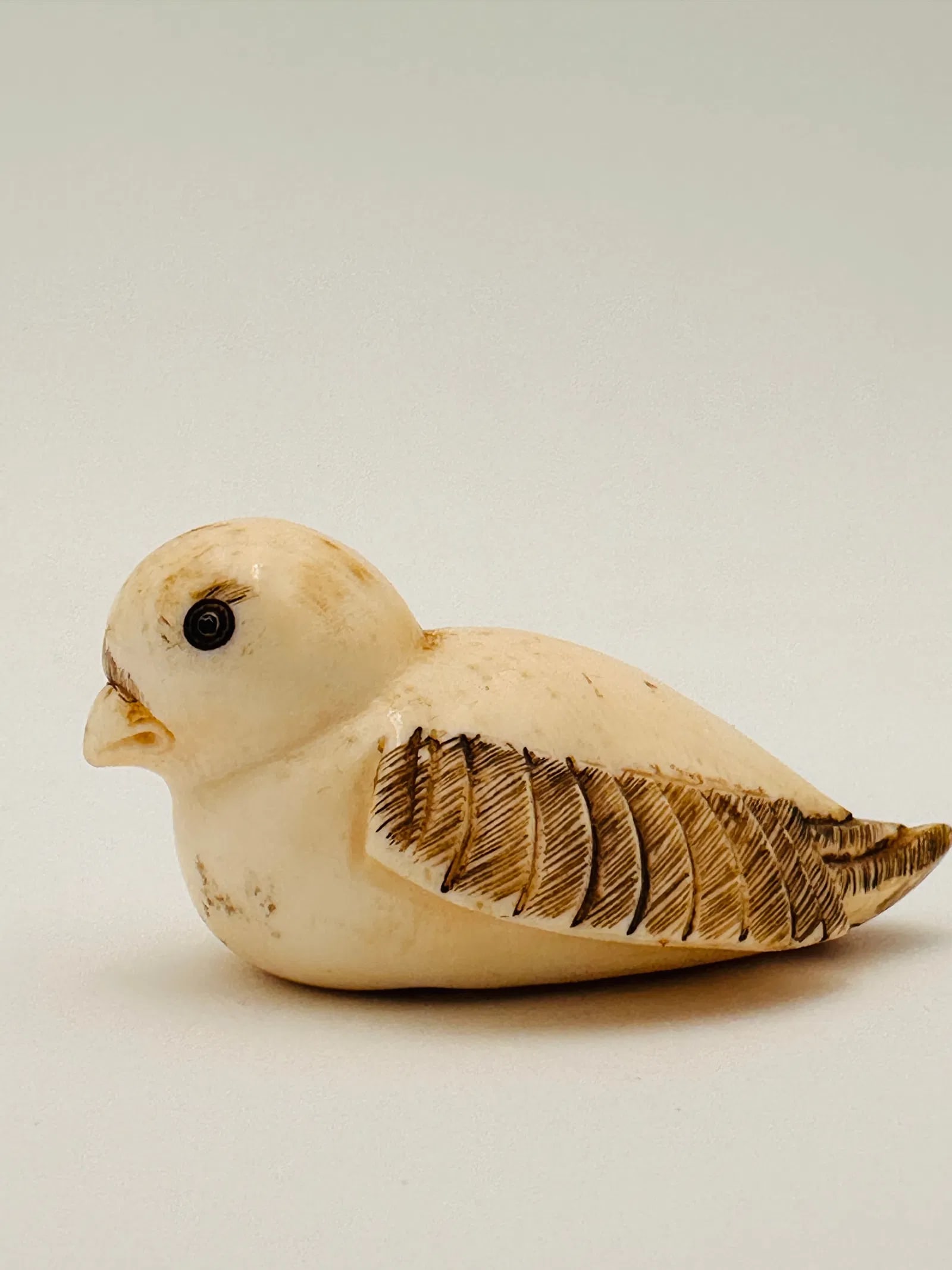 19 th netsuke japanese hard carving elephant tusk with and signature Fukura-Suzume: 19 th netsuke japanese hard carving elephant tusk with and signature Fukura-Suzume. For condition report please contact E-mail :(antiquesyorkville@gmail.com ) phone:(+647-671-4495) Thanks Yorkville Au