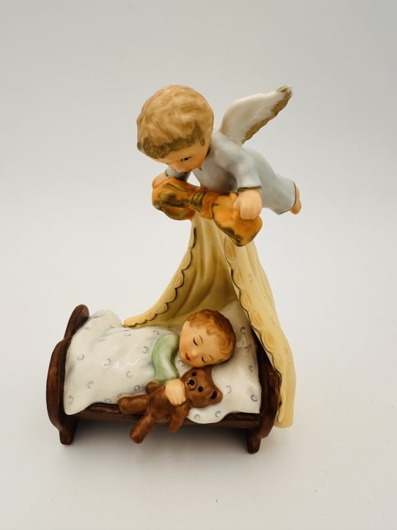 Excellent Vintage Hummel Angelic Sleep figurine Excellent Vintage Hummel Angelic Sleep figurine HIGH: Excellent Vintage Hummel Angelic Sleep figurine HIGH 17 CM ..For condition report please contact E-mail :(antiquesyorkville@gmail.com ) phone:(+647-671-4495) Thank you Yorkville Auction Appraisals .Co
