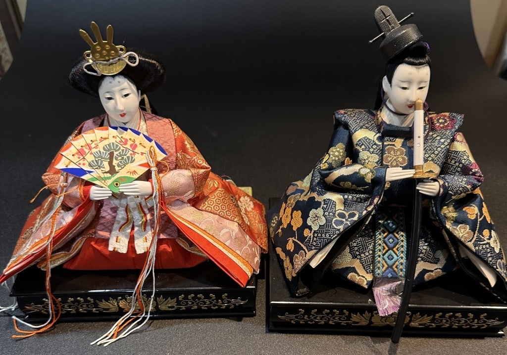 TWO Japanese Hinamatsuri doll set TWO Japanese Hinamatsuri doll set H 17 BY 15 CM . For condition (1 of 6)