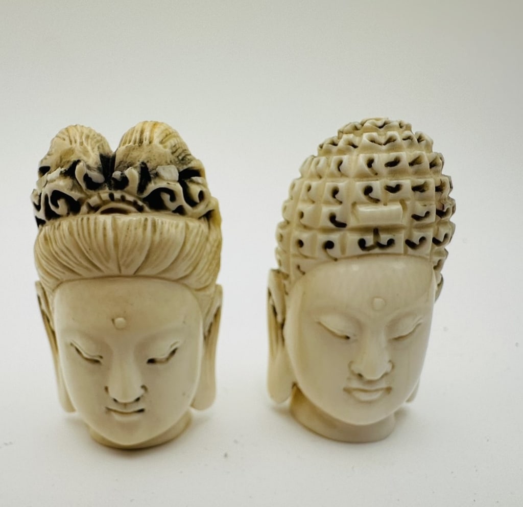 two hard Carved Oriental Buddha made from elephant tusk: two hard Carved Oriental Buddha made from elephant tusk.For condition report please contact E-mail :(antiquesyorkville@gmail.com ) phone:(+647-671-4495) Thank you Yorkville Auction Appraisals .Conditi