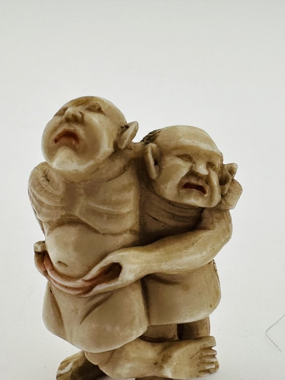19 th Chinese japan Netsuke hard carved made from elephant tusk: 19 th Chinese japan Netsuke hard carved H 5 CM.For condition report please contact E-mail :(antiquesyorkville@gmail.com ) phone:(+647-671-4495) Thank you Yorkville Auction Appraisals .Condition Report
