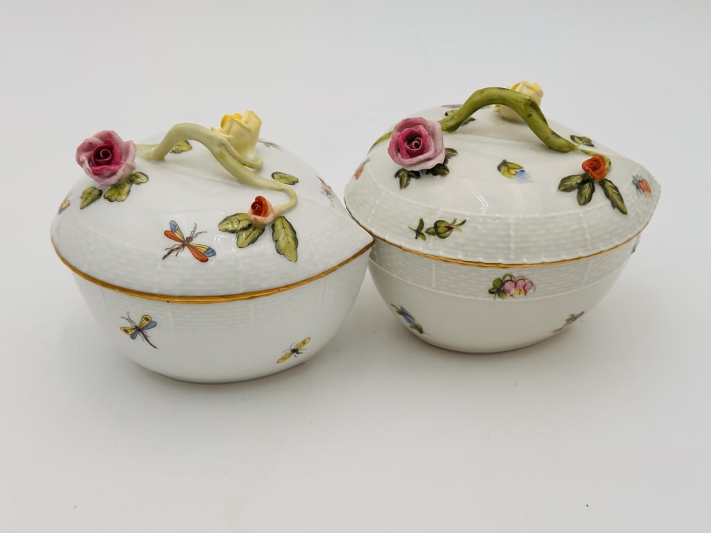 sugar bowl herend porcelain SIZE W 12 H 10 CM: sugar bowl herend porcelain 2 sugar bowl herend porcelain SIZE W 12 H 10 CM . For condition report please contact E-mail :(antiquesyorkville@gmail.com ) phone:(+647-671-4495) Thanks Yorkville Auction