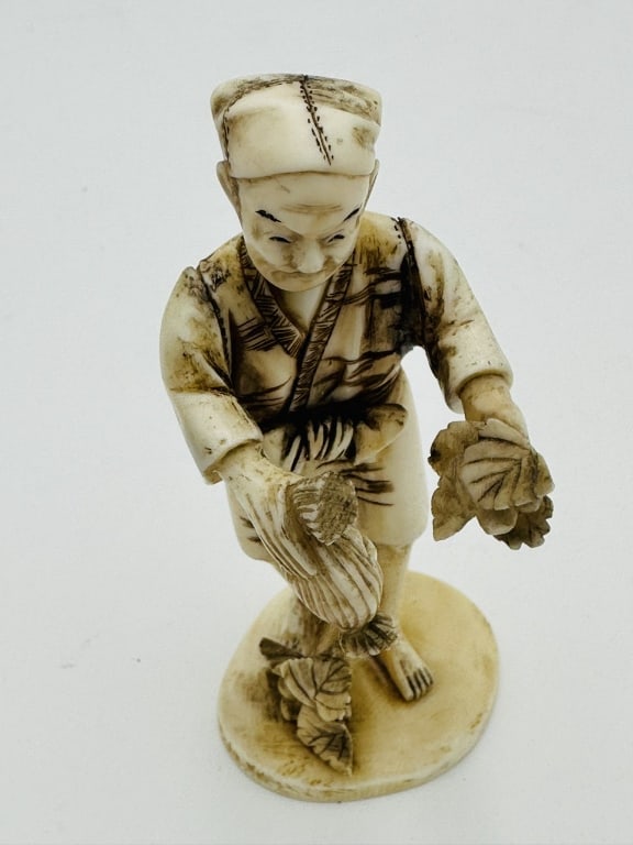 19 th japan okimono hard carved hard carving elephant tusk: 19 th japan okimono hard carved H 10 CM hard carving elephant tusk . For condition report please contact E-mail :(antiquesyorkville@gmail.com ) phone:(+647-671-4495) Thanks Yorkville Auction