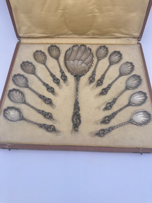 thirteen silver shell spoon stamp 800 weight 365 G thirteen silver shell spoon stamp 800 weight 365 (1 of 6)