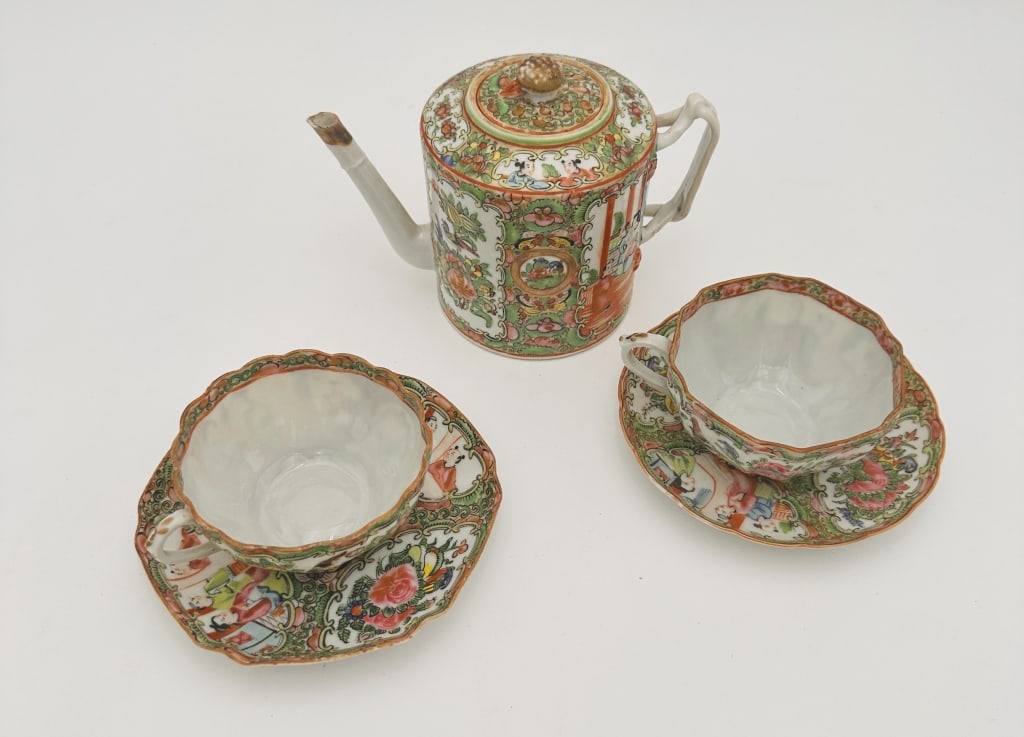 19th famille rose tea bot and two cups set (1 of 3)
