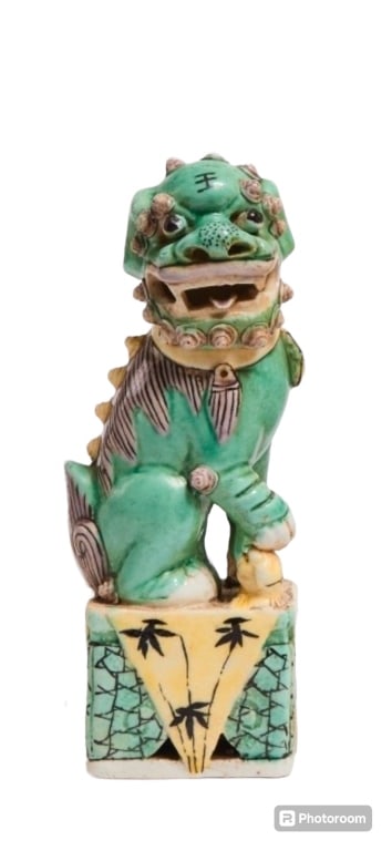 19 th Antique chinese porcelain foo dog glaze: 19 th Antique chinese porcelain foo dog glaze SIZE 17 CM HIGH .For condition report please contact E-mail :(antiquesyorkville@gmail.com ) phone:(+647-671-4495) Thanks Yorkville Auction.