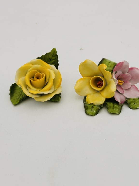 2 flower candle holder herend porcelain: 2 flower candle holder herend porcelain . For condition report please contact E-mail :(antiquesyorkville@gmail.com ) phone:(+647-671-4495) Thanks Yorkville Auction