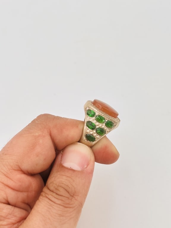 SILVER MAN RING WITH EMEALD AND AGATE SILVER MAN RING WITH EMEALD AND AGATE . For condition report: SILVER MAN RING WITH EMEALD AND AGATE . For condition report please contact E-mail :(antiquesyorkville@gmail.com ) phone:(+647-671-4495) Thanks Yorkville Auction