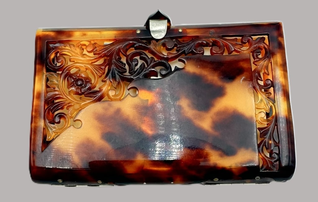 Victorian Carved faux tortoiseshell Card case, 10 A fine late-19th-century carved faux tortoiseshell (1 of 5)