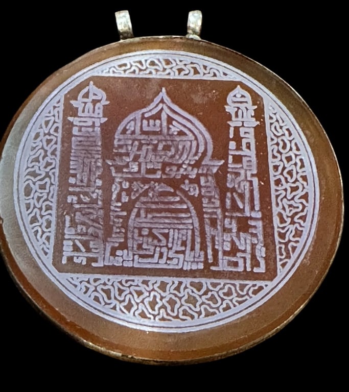 A MAGNIFICENT INDIAN/PERSIAN CARVED SEAL TALISMAN: A MAGNIFICENT INDIAN/PERSIAN CARVED SEAL TALISMAN Carnelian Agate Mosque Aye Taweez Pendant