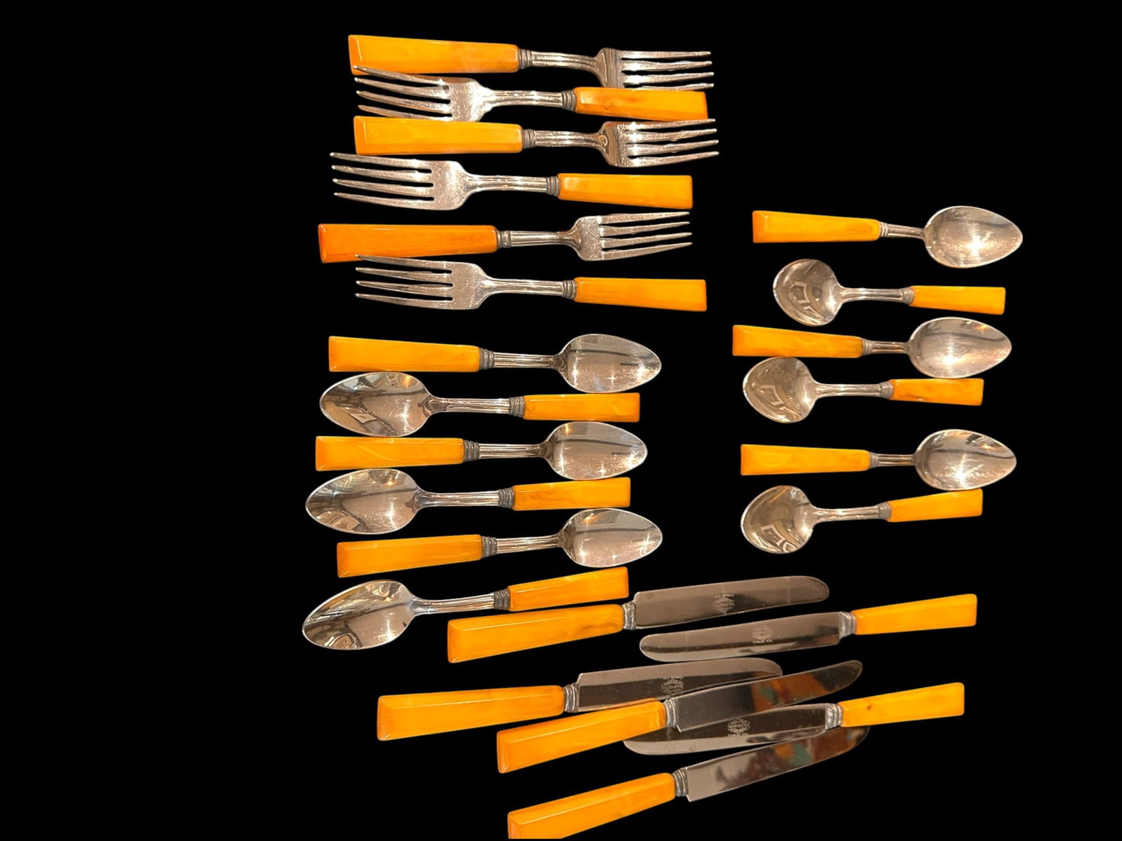 Vintage Bakelite-Handled Cutlery Set (1 of 4)