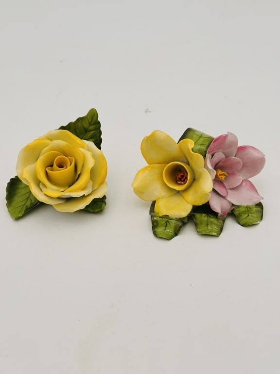 2 flower candle holder herend porcelain . For condition report please contact E-mail - 2