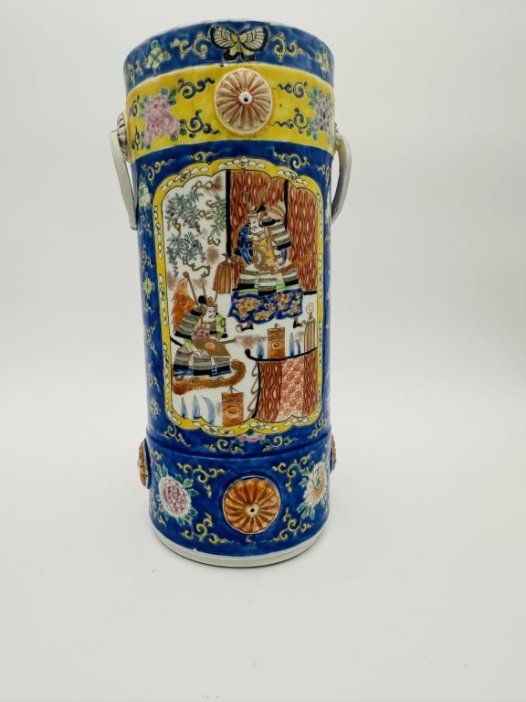 Description A Large Chinese Famille Rose Porcelain Umbrella Stand, Late Qing to Republic PeriodOf: Description A Large Chinese Famille Rose Porcelain Umbrella Stand, Late Qing to Republic PeriodOf cylindrical form with applied handles, richly decorated with alternating