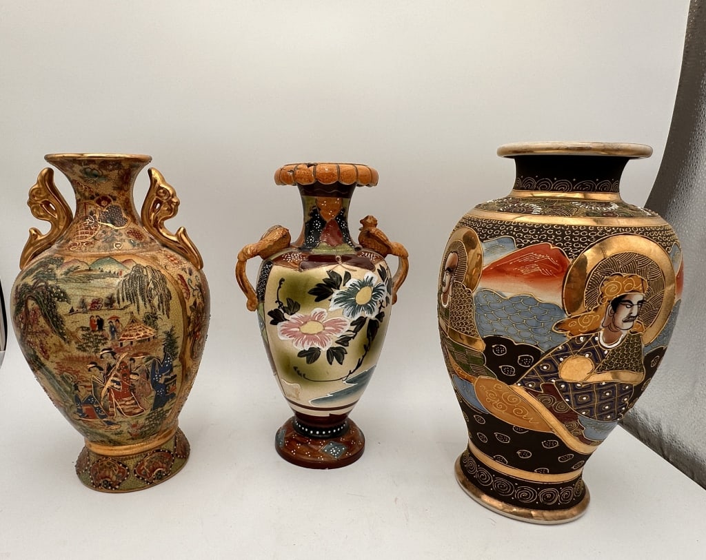 three japaenes satsma vases H 29 CM . For condition report please contact E-mail: three japaenes satsma vases H 29 CM . For condition report please contact E-mail :(antiquesyorkville@gmail.com ) phone:(+647-671-4495) Thanks Yorkville Auction