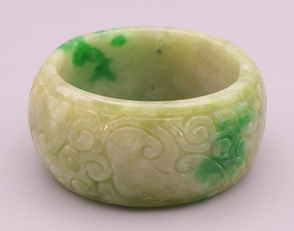 A jade serviette ring. 5.5 cm diameter.. For condition report please contact E-mail (1 of 1)
