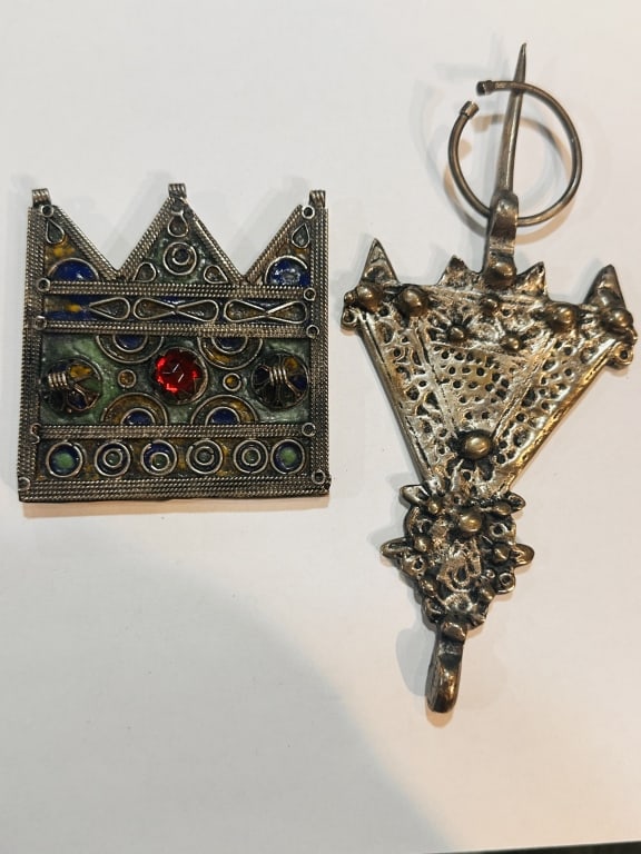 RARE OLD BERBER TRIBAL FIBULA FIBULE, SILVER, ENAMEL MOROCCO CLOTHING DECORATION ENAMEL AND (1 of 5)