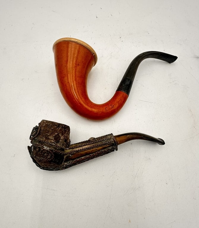A diverse pair of collectible tobacco pipes:European Briar Pipe (possibly Italian or French) ?: A diverse pair of collectible tobacco pipes:European Briar Pipe (possibly Italian or French) ? finely crafted with a rich honey-brown polished bowl and gently curved stem, marked ?Quito? near the base
