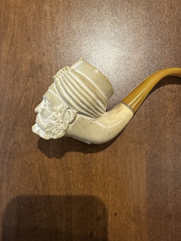 VINTAGE MEERSCHAUM AMBER ENGRAVED PIPE ,L 14 CM . For condition report please contact E-mail (1 of 4)