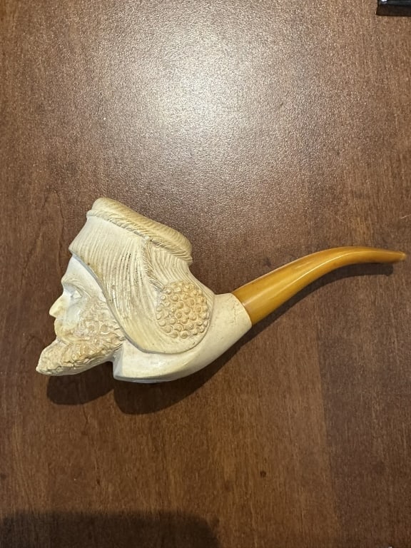 VINTAGE MEERSCHAUM AMBER ENGRAVED pipe,L 14 CM . For condition report please contact E-mail (1 of 2)