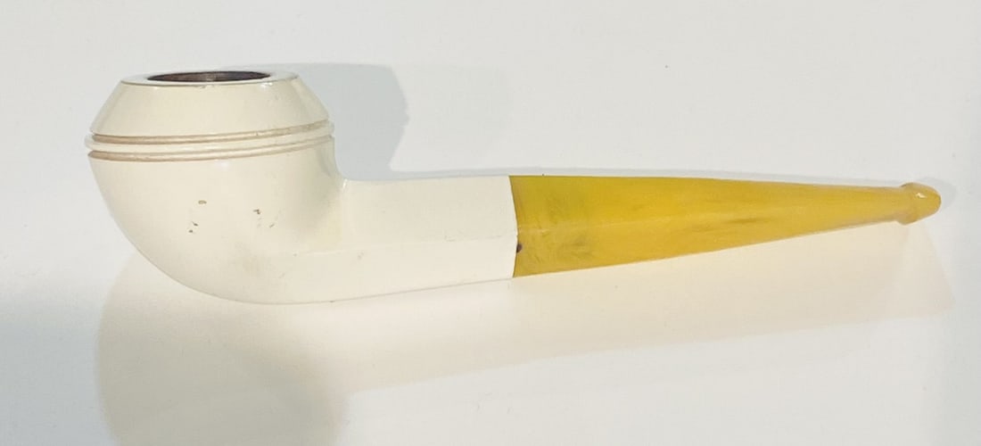 VINTAGE MEERSCHAUM AMBER ENGRAVED PIPE,L 14 CM . For condition report please contact E-mail (1 of 3)