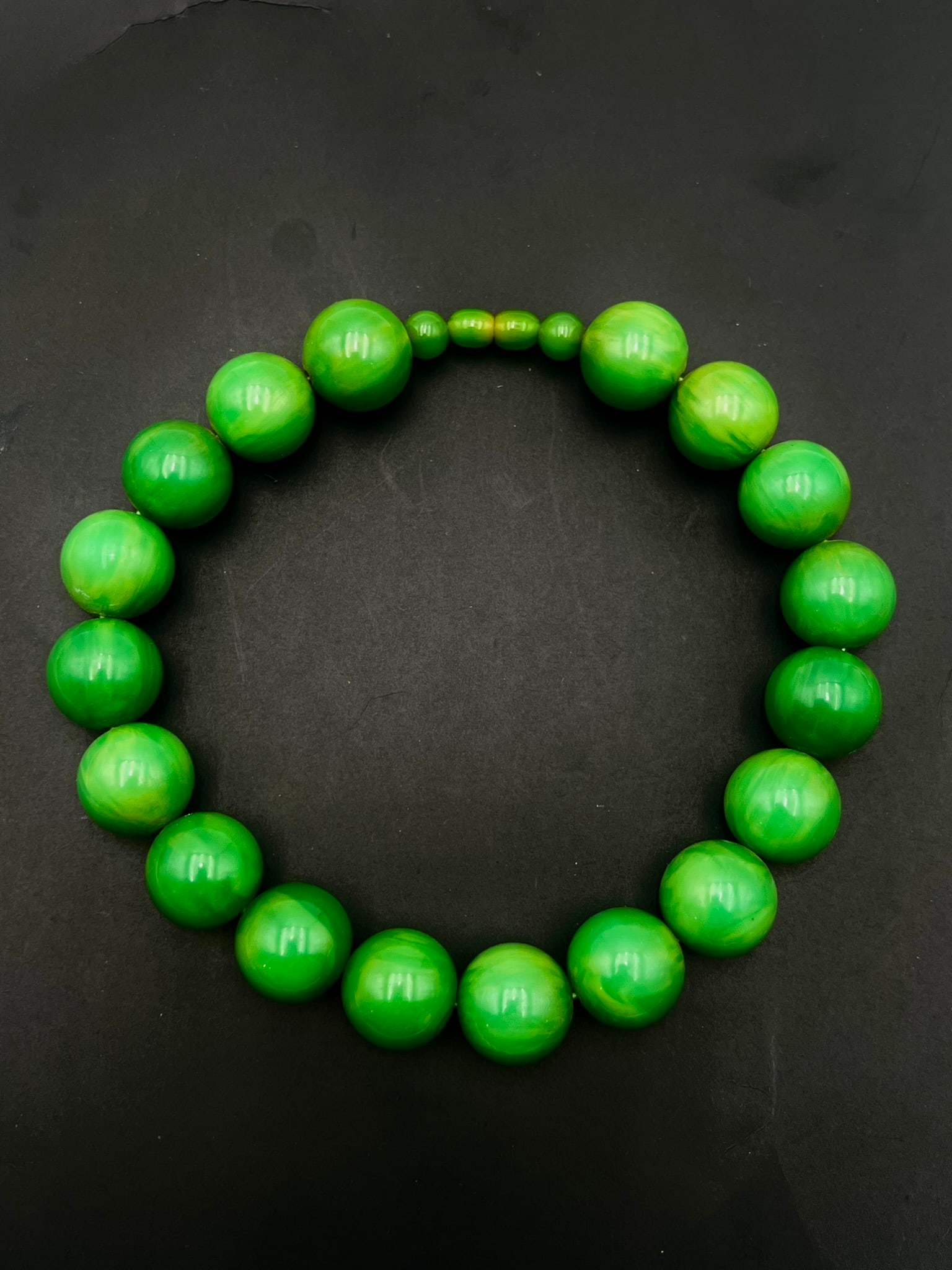 Vintage Bakelite Graduated Green Bead Necklace (1 of 2)