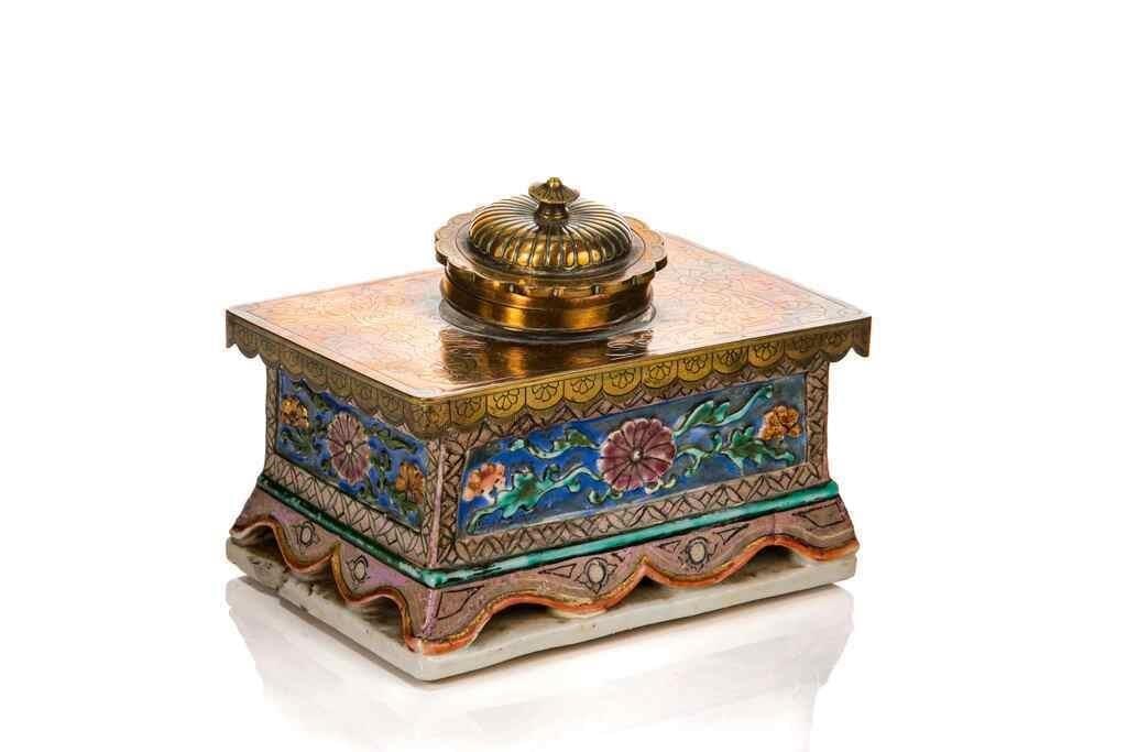 ANTIQUE EXPORT PORCELAIN & GILT METAL INKWELL 19th-century Chinese cloisonn? and bronze inkstand or: Anytiques