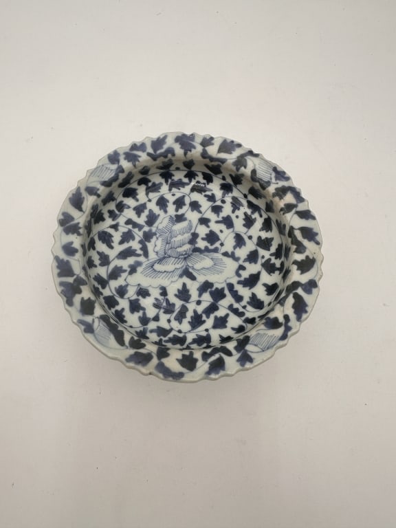 18th Century Chinese Blue and White Porcelain Offh 18th Century Chinese Blue and White Porcelain: 18th Century Chinese Blue and White Porcelain Offering DishAn elegant Qing Dynasty blue and white porcelain offering dish featuring a shallow lobed form raised on a high foot. The interior is finely h