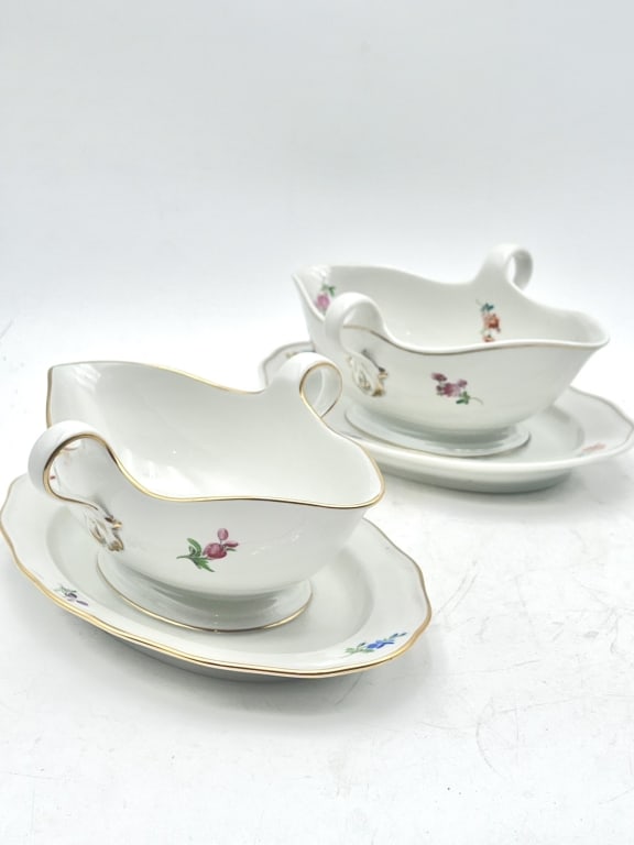 2 Meissen Serving Bowls with Hand Painted Streubln 2 Meissen Serving Bowls with Hand Painted (1 of 17)