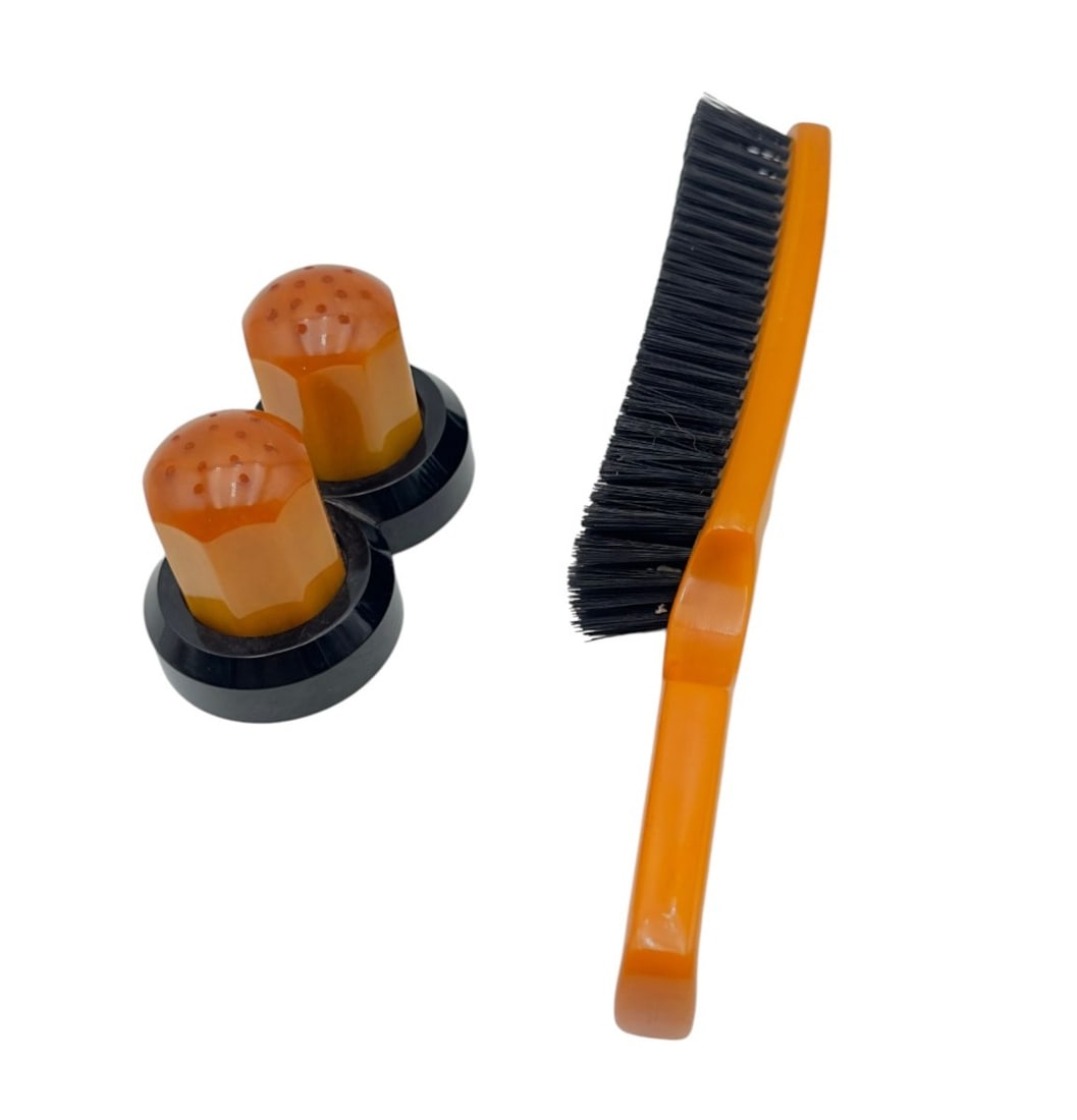 Vintage Bakelite Grooming Set, Art Deco Period, Cs A three-piece grooming set crafted in classic (1 of 4)