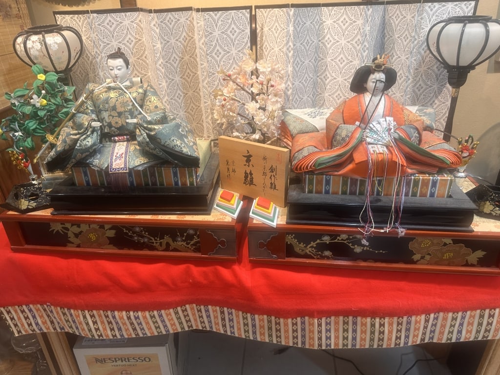 Japanese Hina Ningyo Dolls (Emperor & Empress Seta A finely crafted pair of traditional Hina Ningyo (1 of 7)