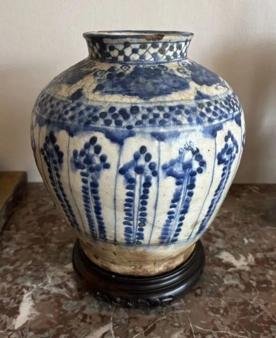Persian Blue and White Pottery Jar, Safavid Perio) Persian Blue and White Pottery Jar, Safavid (1 of 2)