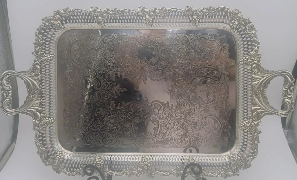 Large Sheffield Silver-Plated Serving Tray with Py large Sheffield Reproduction silver-plated (1 of 9)
