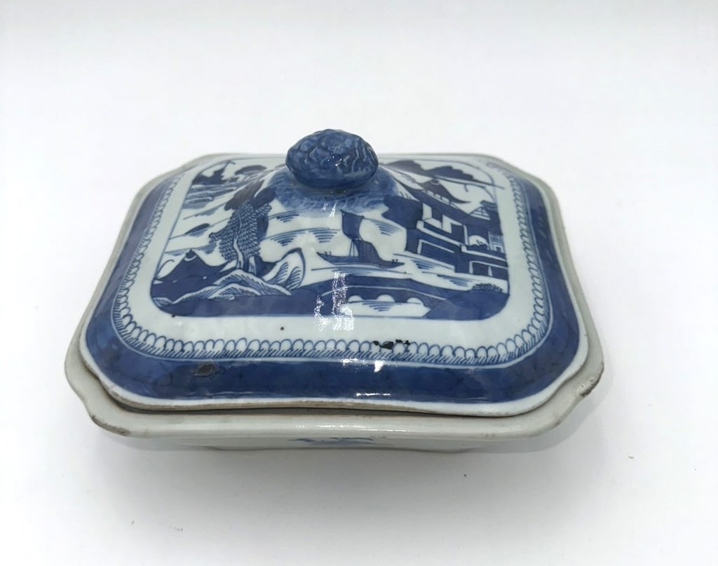 19 th chinese porcalain blue and white bowl lid A rectangular Chinese blue and white porcelain (1 of 6)