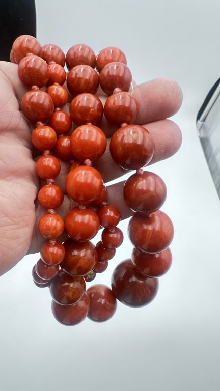 Graduated Bakelite Bead Necklace A striking vintage necklace composed of graduated Bakelite beads in (1 of 7)