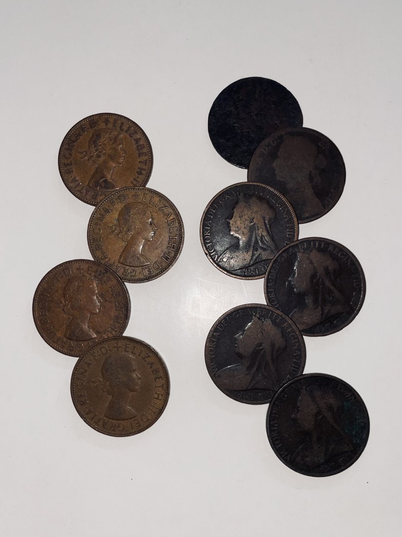 Great Britain- Victoria- 1 Penny Bronze Coins and Queen Elizabeth 2-1 Penny Bronze Coins (1 of 5)