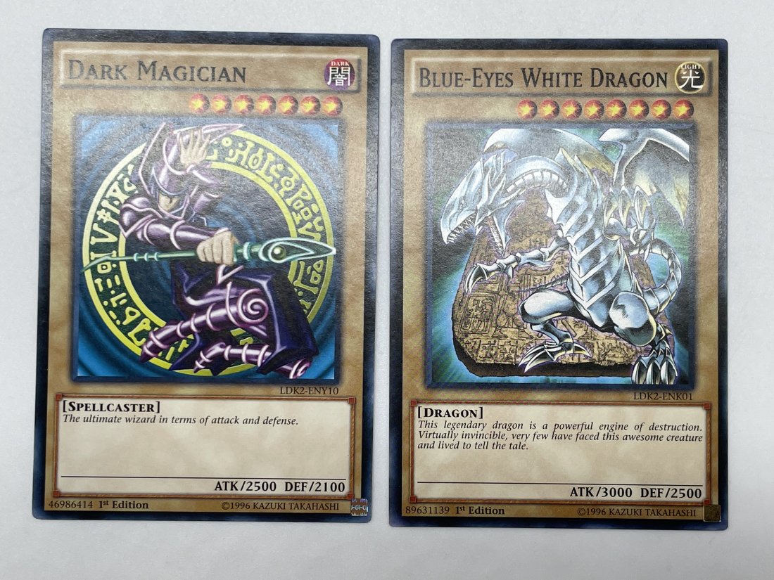 Yu-Gi-Oh! Blue-Eyes White Dragon and Dark Magician, RARE Cards.: Super cards. Good Condition. 1996 Kazuki Takahashi.