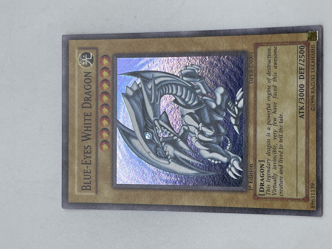 Yu-Gi-Oh! Blue-Eyes White Dragon. 1st Edition.: SUPER Card. Good Condition. 1996 Kazuki Takahashi.
