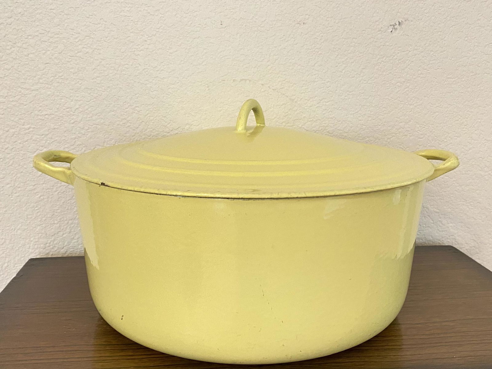Vintage Le Creuset Yellow Dutch Oven Ribbed Bottom (1 of 2)