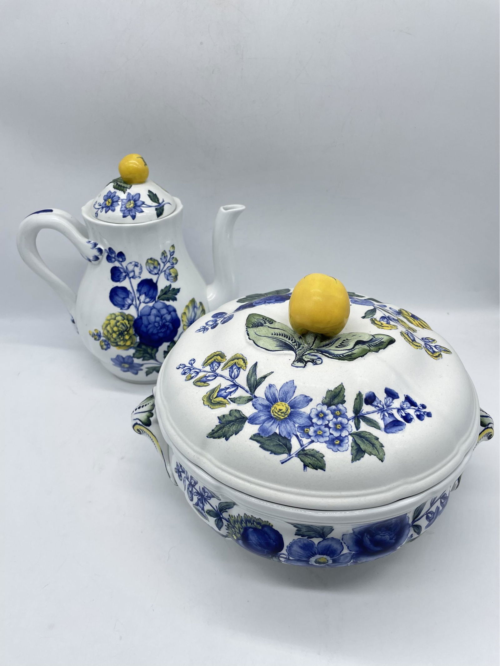 Spode Blue Flowers Lidded Vegetable Serving Bowl And Coffee Pot (1 of 5)