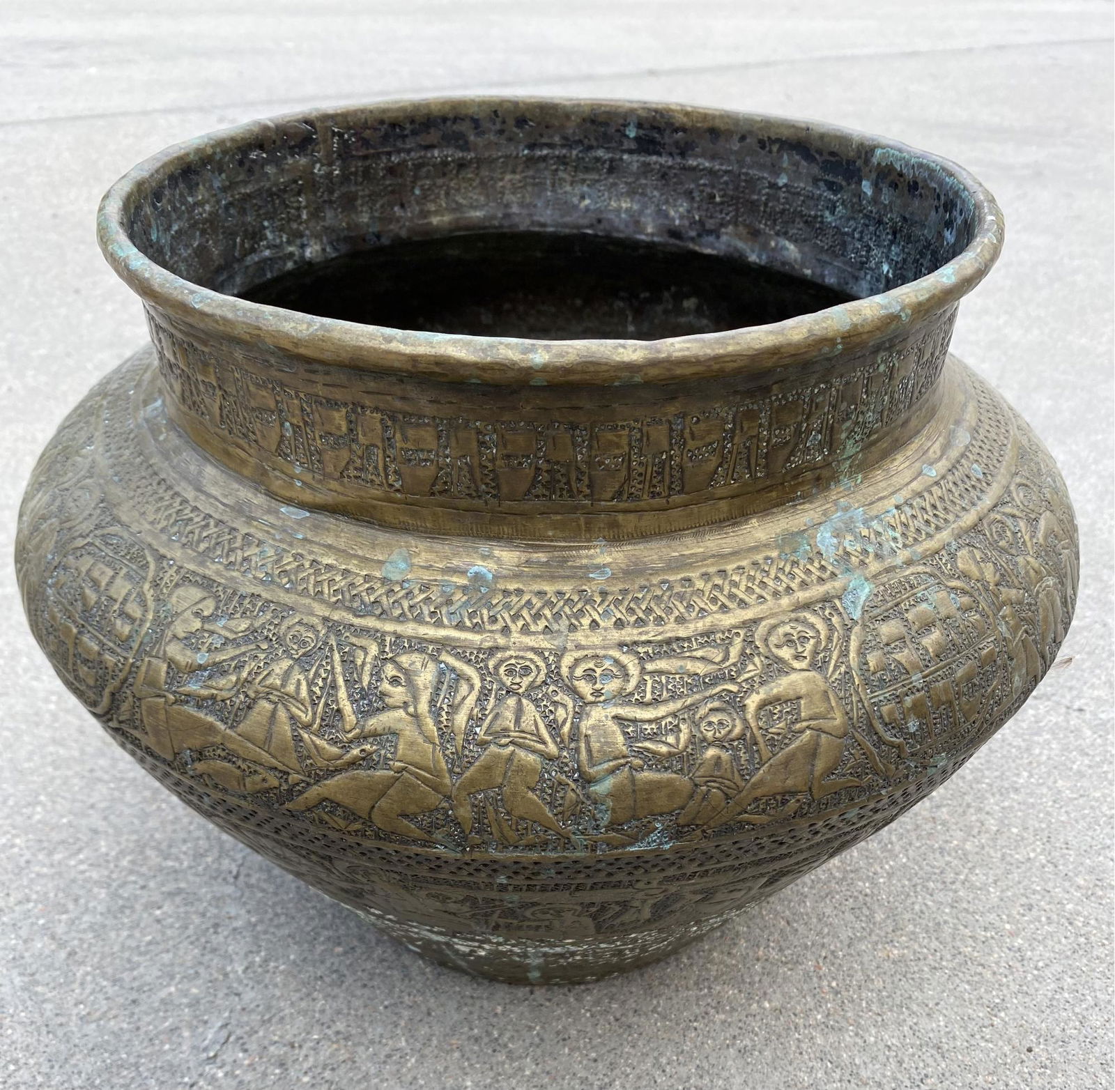 Antique Brass Pot (1 of 3)
