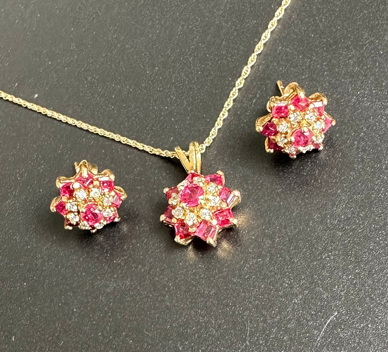14 Kt Yellow Gold Ruby And Diamond Earrings And Pendant Set Weighing 6.10 Grams (1 of 8)