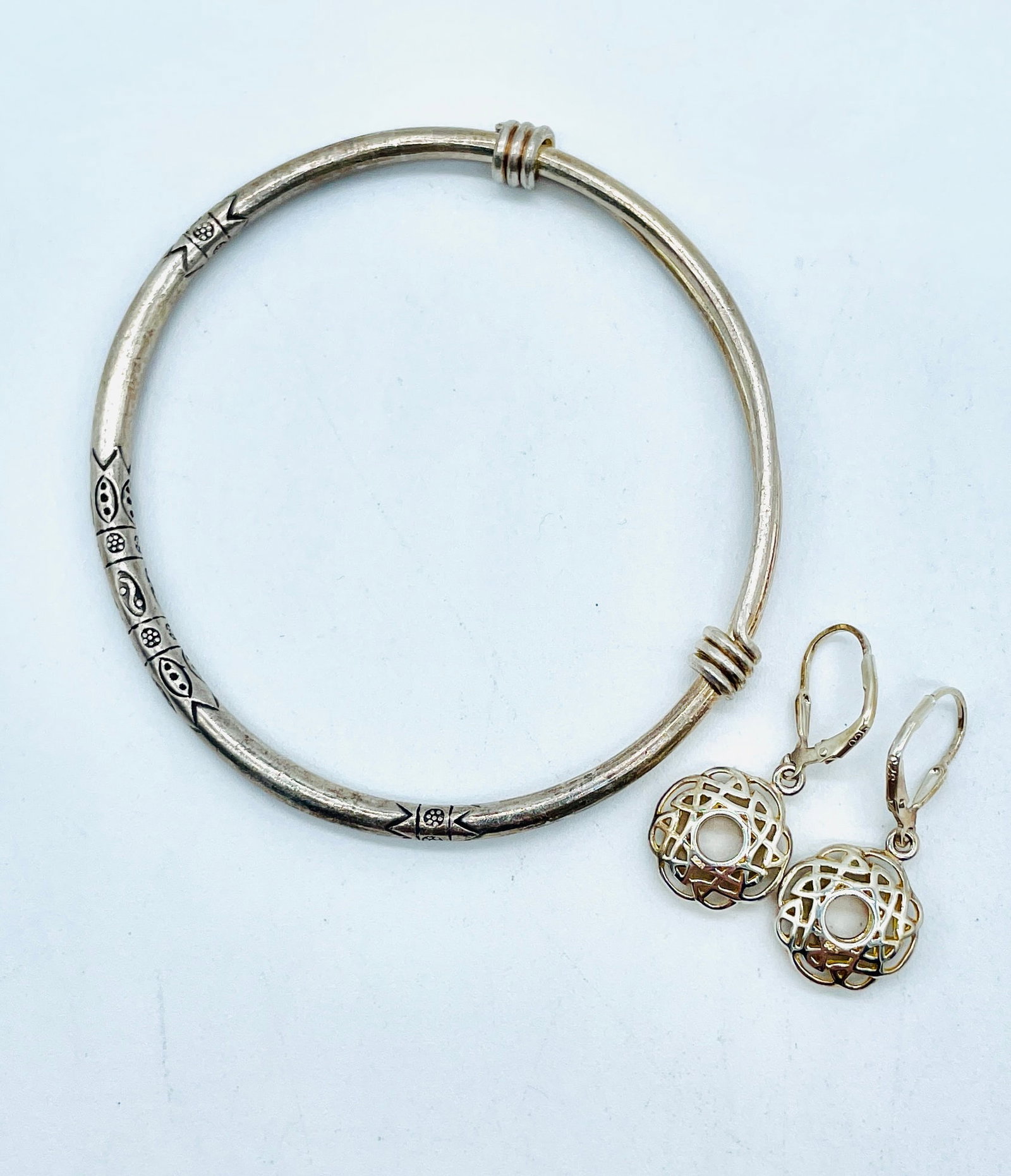Bracelet No Markings. Sterling Pierced Earrings.see Photo For Markings.: Bracelet No Markings. Sterling Pierced Earrings.see Photo For Markings.