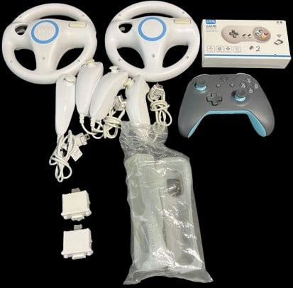 WII Accessories & Xbox Controller Lot (1 of 5)
