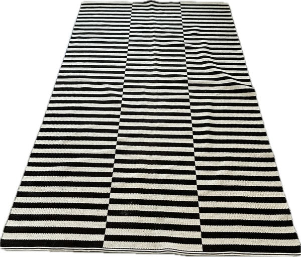 Safavieh Black And Ivory Flatweave Rug 6' X 9': Local Pickup in Loveland Colorado : Friday, August 23th from 10:00 AM to 6:00 PM. If you need shipping, please email us at contact@estateinventoryservices.com immediately after the auction. We cannot 