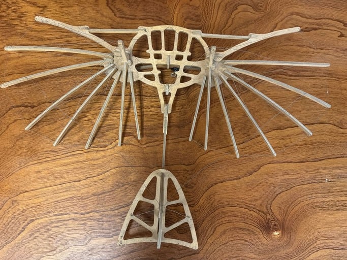Leonardo Da Vinci's Ornithopter Flying Machine Design. Size: 11" Tall (1 of 2)