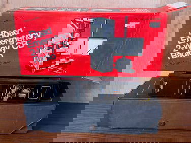 Realistic Road Emergency 2-Way CB Radio with Original Box